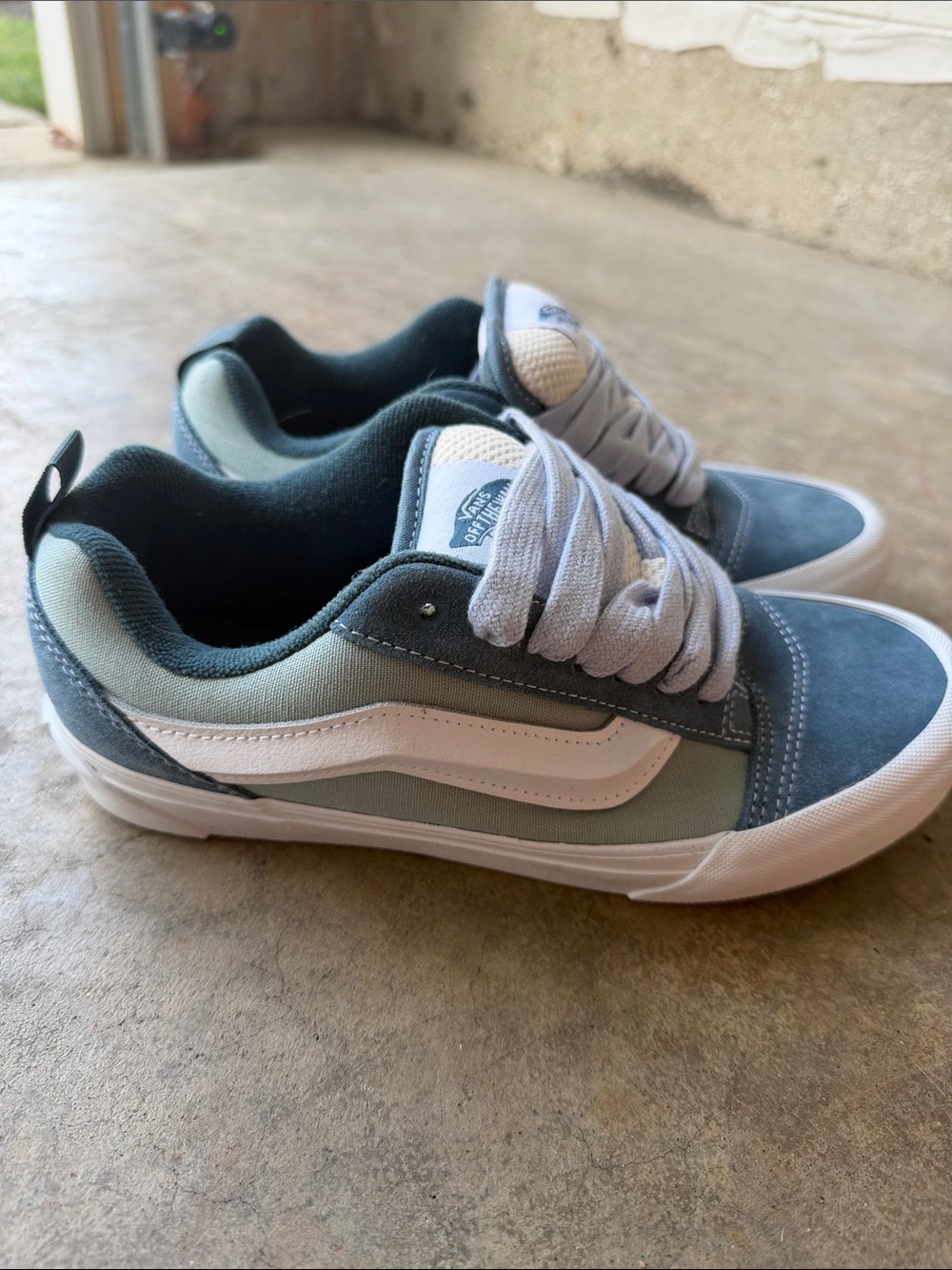 Vans Low-Top Sneakers in Blue, White and Gray